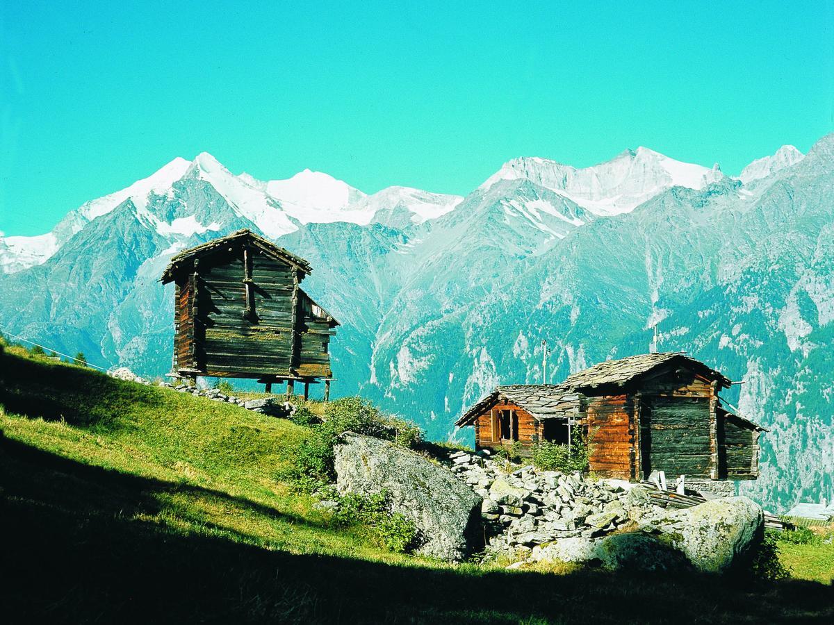 Mountain-View Chalet In Heremence With Terrace Eksteriør billede